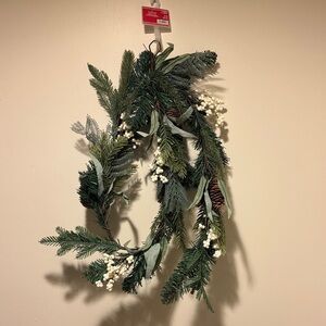 White Berry Garland with Pine Cones